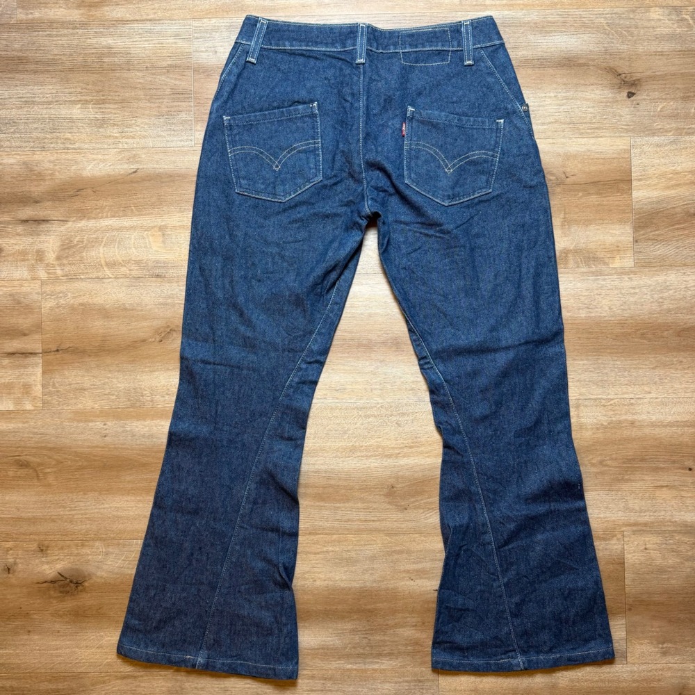 Vintage Levis Engineered Flared Jeans Womens 27M Blue Low Rise Stretch Denim Y2K